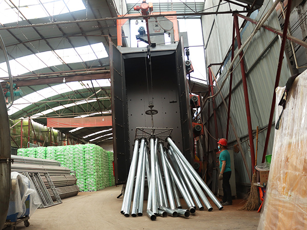 開(kāi)心玩具：材料卸貨