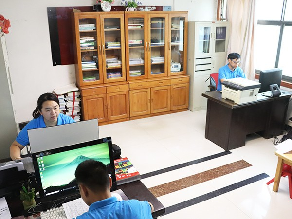 開(kāi)心玩具：辦公一角