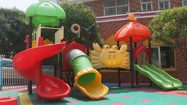 滑滑梯不滑怎么辦？開心玩具教你一招輕松搞定！