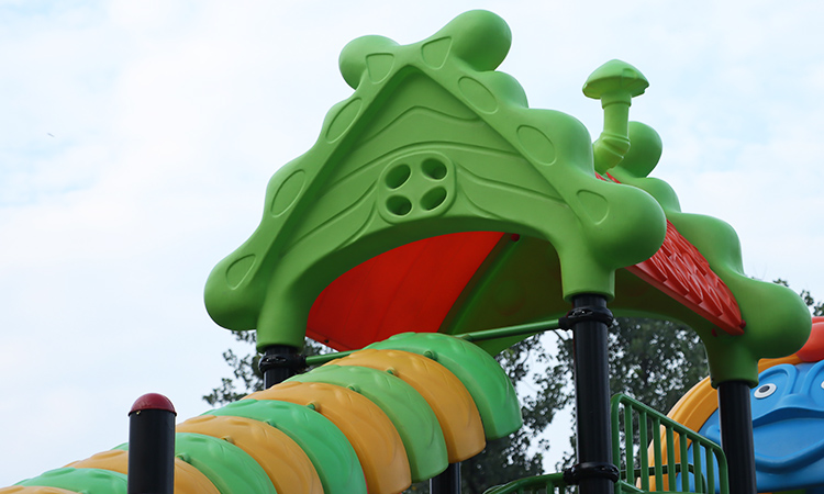 幼兒園滑梯
