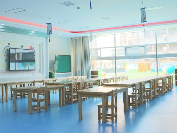 幼兒園實木桌椅