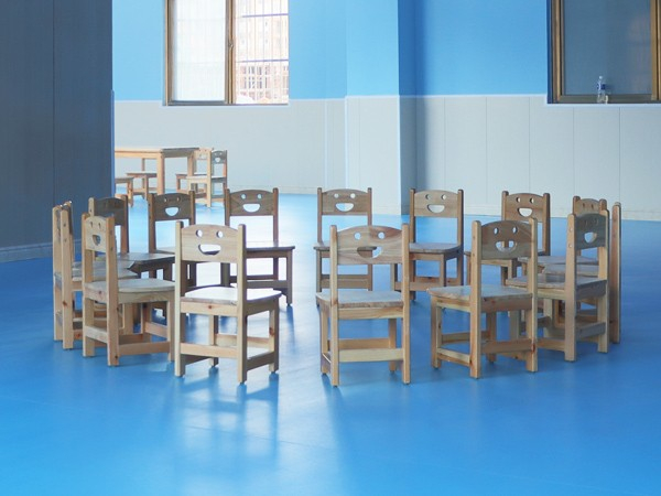 幼兒園實(shí)木桌椅